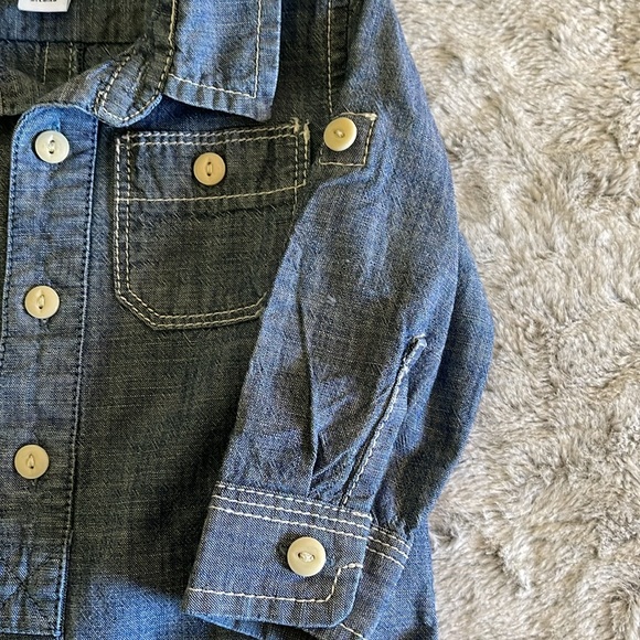 Baby Gap chambray jumpsuit Size 6-12 months Excellent Condition - Picture 3 of 7